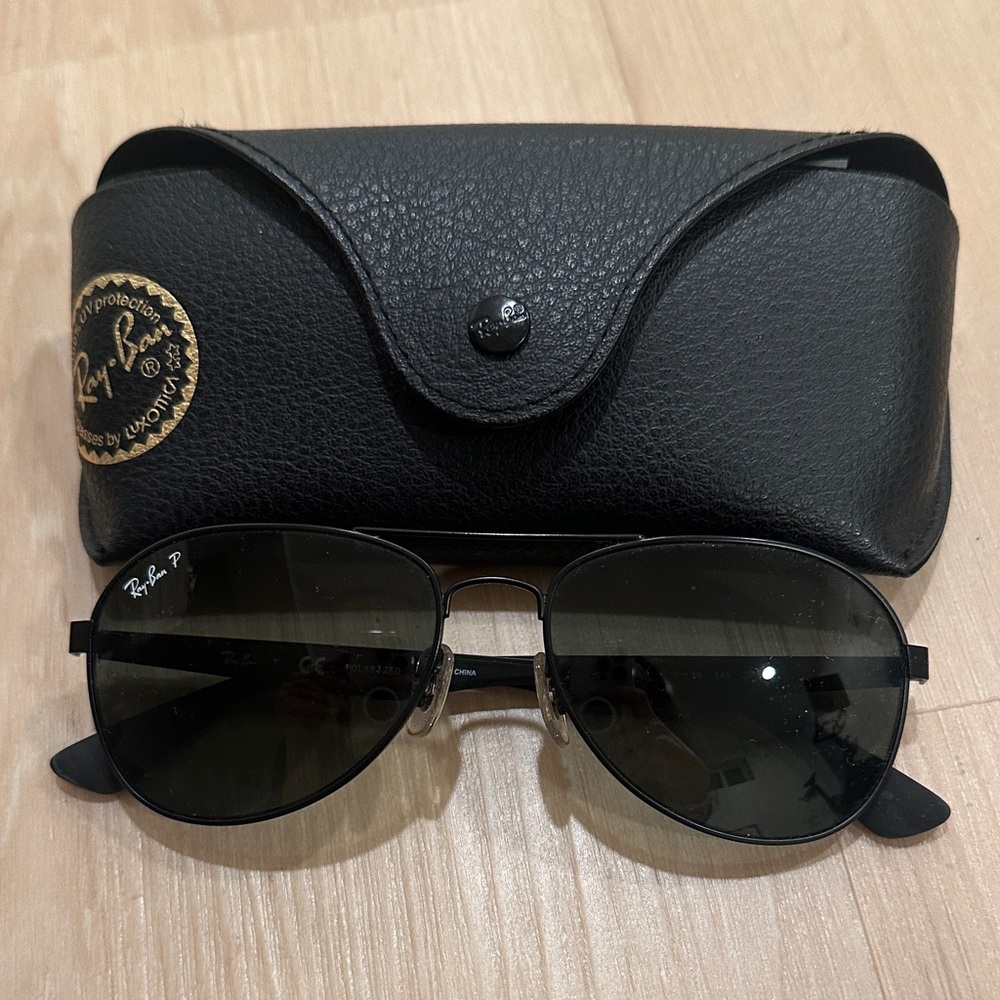 Ray-Ban Black Aviator Sunglasses with Case